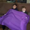 Manta polar solidaria morada (vista 6)