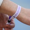 Pulsera de tela blanca
